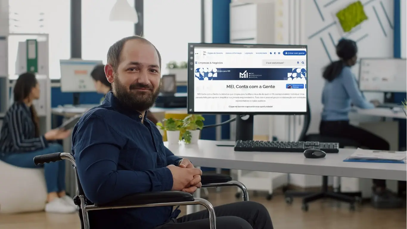 Pessoa formalizando seu negócio e se registrando como MEI no site do Governo Federal em 2025.